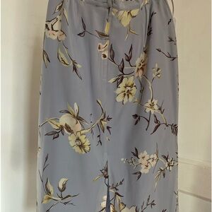 Elegant silk lining skirts for an elegant woman.